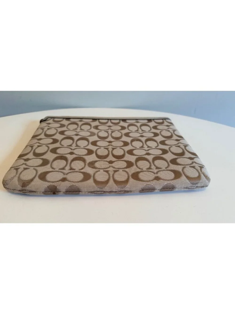 Coach Signature C iPad / Tablet Zippered Padded Carrying Case In Beige / Gold